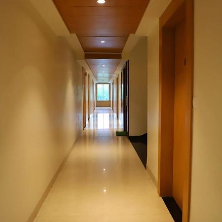 Ananda Castle Hotel Vrindavan Exterior photo